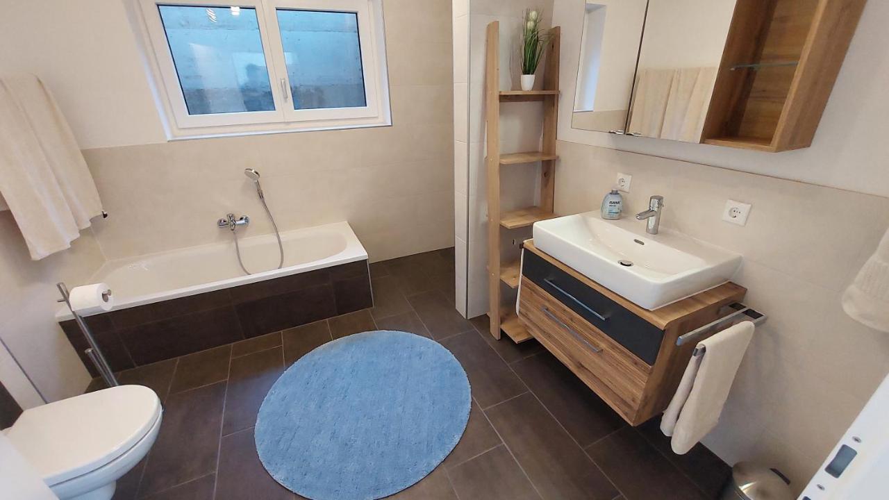 Ferienwohnung Claudia Mit Terrasse ヌスドルフ・アム・アターゼー エクステリア 写真